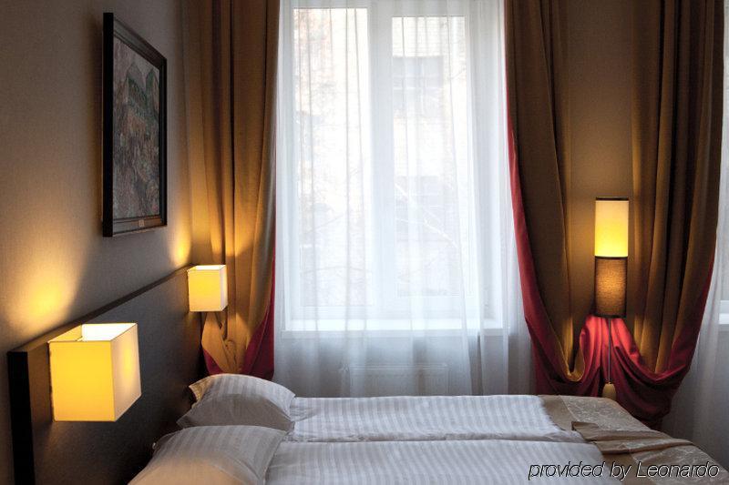 Optima Collection Kharkiv Hotel Стая снимка