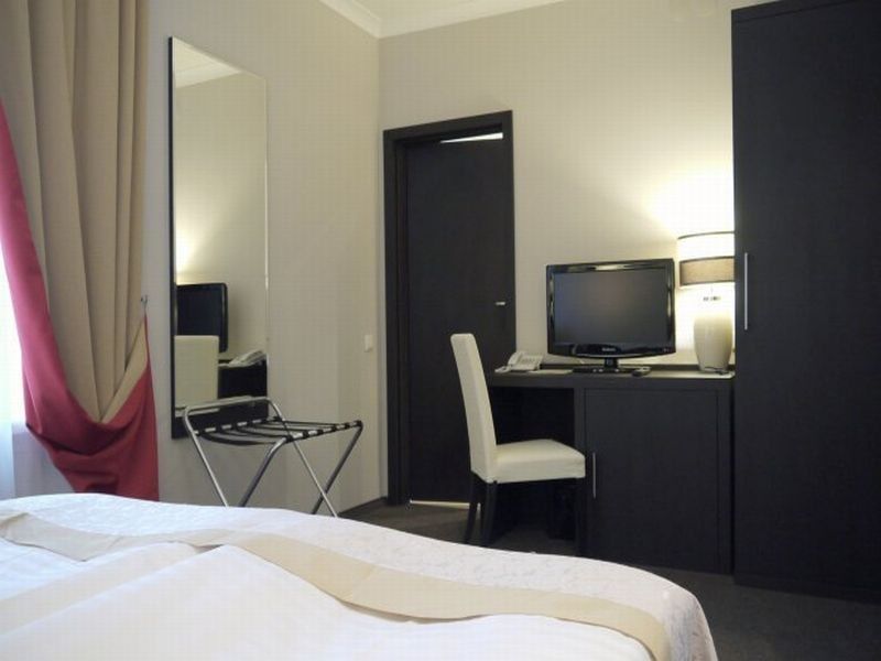Optima Collection Kharkiv Hotel Стая снимка