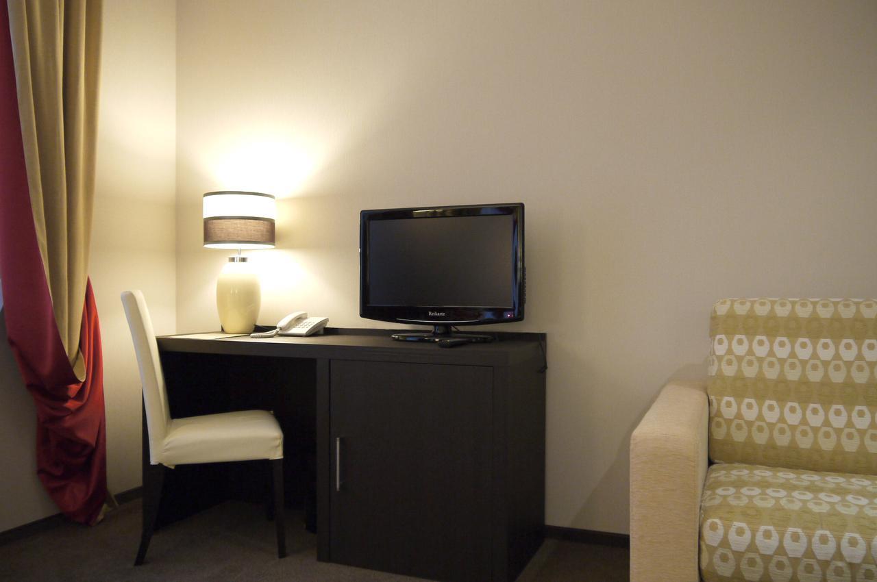Optima Collection Kharkiv Hotel Стая снимка